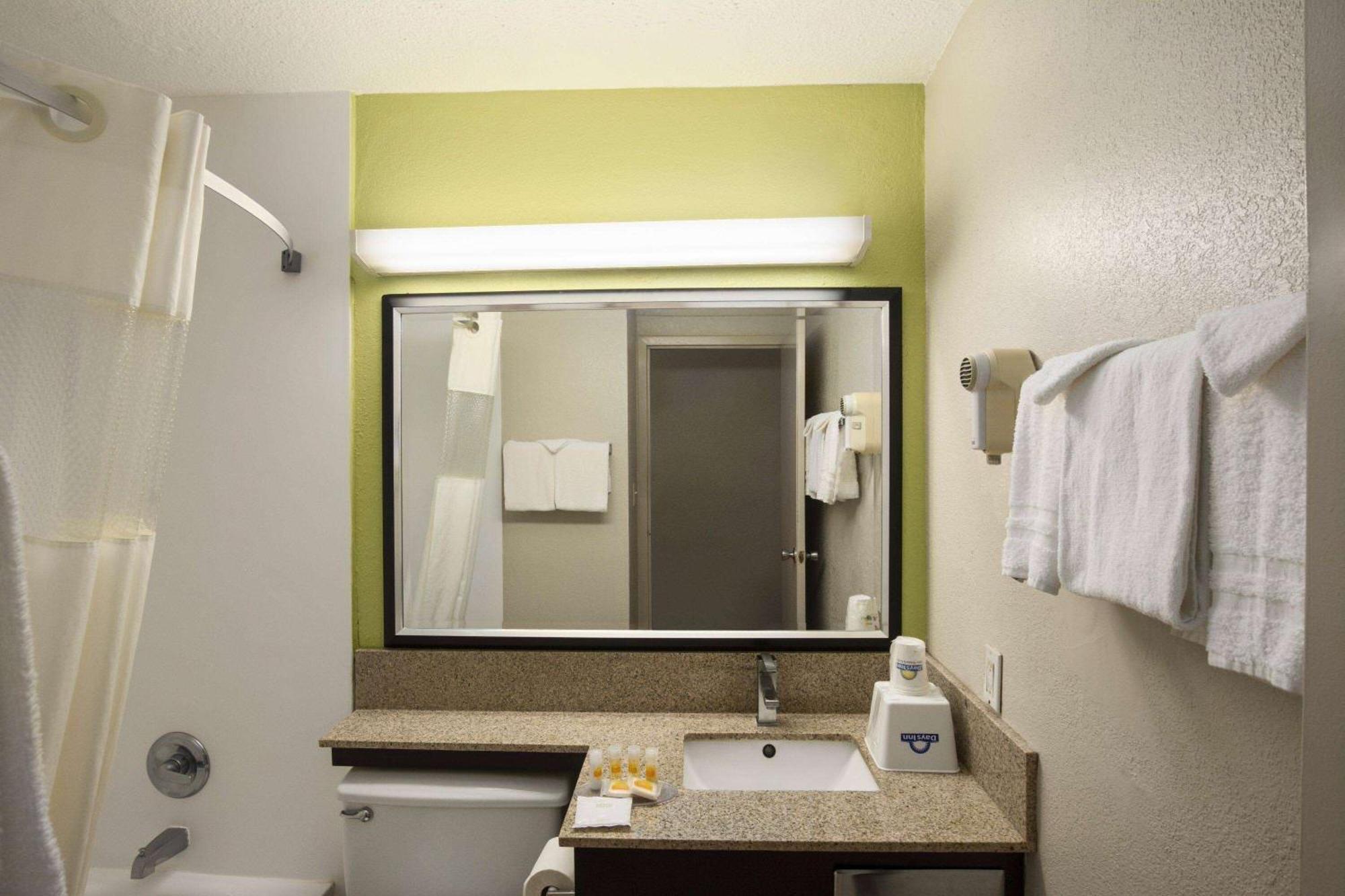 Days Inn By Wyndham Rome Downtown Ngoại thất bức ảnh